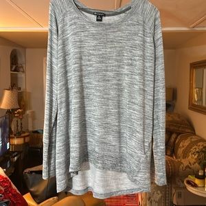 CHAMPION- Long sleeved lightweight “workout gear or a pullover sweater. XL